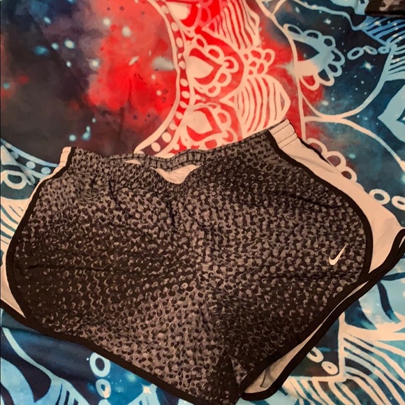 Nike shorts - Picture 3 of 5